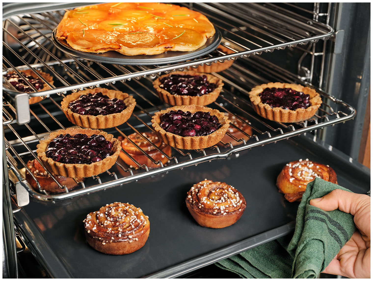 Духовой шкаф Electrolux LOE 8F38X MealAssist 700 нерж. сталь фото