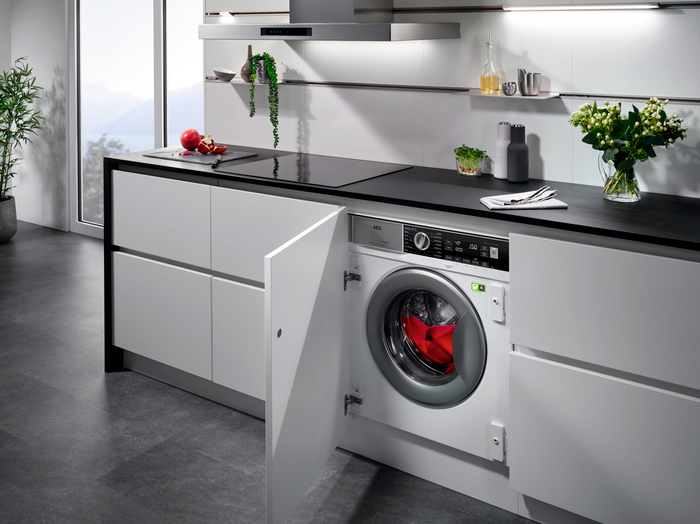 stiralnaya_mashina_aeg_l8fbe48si_foto_open_7
