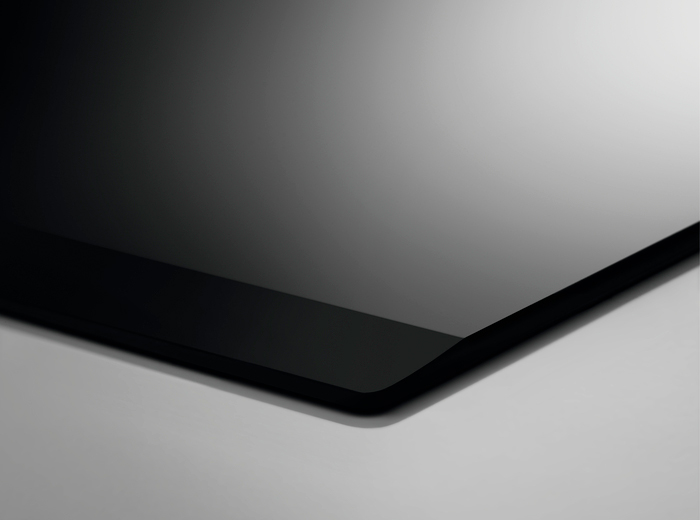 Поверхность электрическая Electrolux EHF6547FXK черный фото